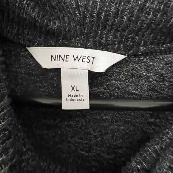 Nine West gray turtleneck sweater. - Picture 5 of 5